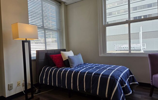 Studio, 1 bath, 370 sqft, $1,390, Unit 802