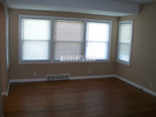 2 beds, 1 bath, $1,050