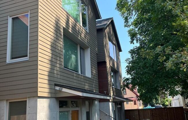 4538 N VANCOUVER AVE