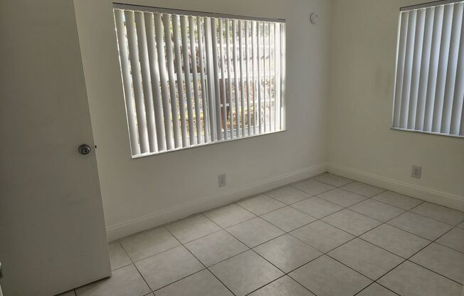 2 beds, 1 bath, 800 sqft, $1,895, Unit 105