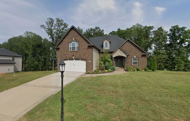 3 Bedroom 2 Bath Dog Friendly Home For Rent!