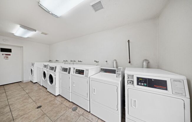 2 beds, 2 baths, $2,100, Unit 28
