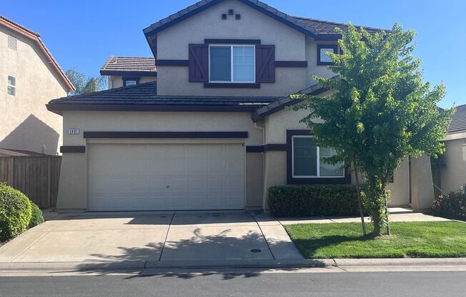 BEAUTIFUL HOME IN ROSEVILLE IN GATED COMMUNITY!!