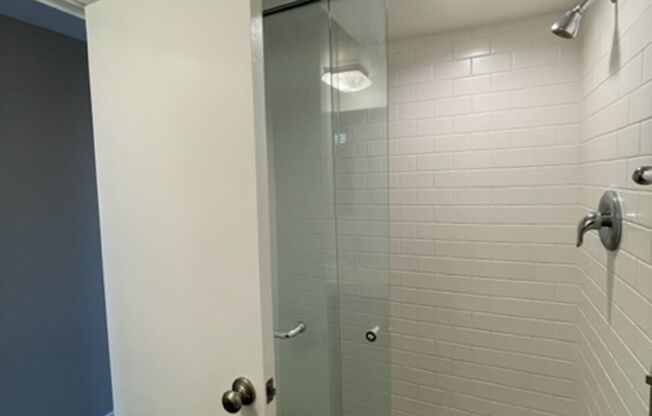 4 beds, 2 baths, 2,200 sqft, $4,500, Unit 1401