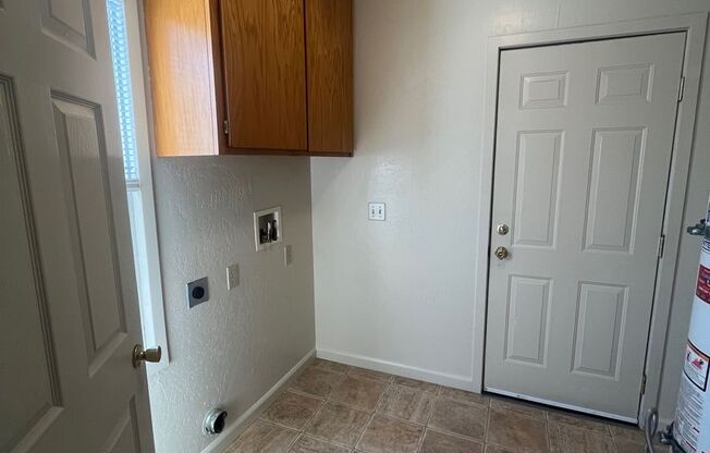 2 beds, 1 bath, $2,295