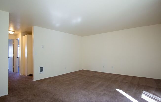 2 beds, 1 bath, 940 sqft, $1,395, Unit 109