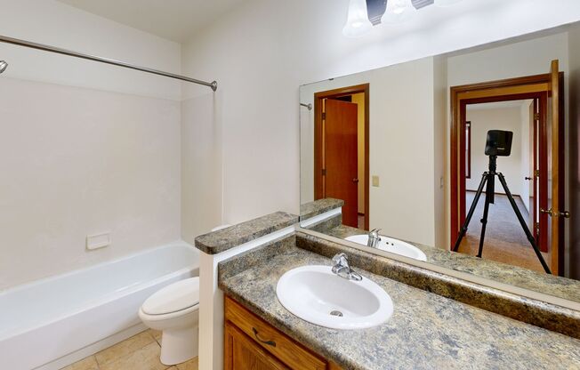 2 beds, 1 bath, 980 sqft, $1,675, Unit 7766RD