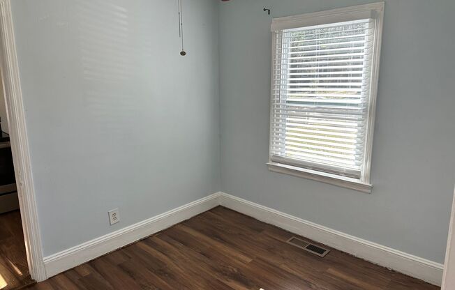 Cozy 2 Bedroom Home in Oakhurst!