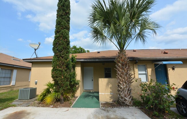 East Orlando 3/2 duplex. TILE FLOORS, Fresh paint, community pool!