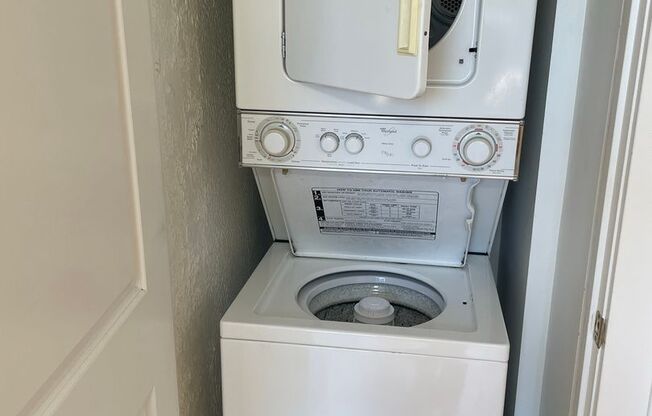 2 beds, 1 bath, 775 sqft, $1,350, Unit 215