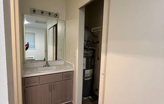 3 beds, 2 baths, 1,086 sqft, $2,011, Unit R-200