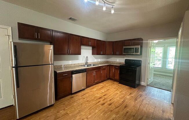 2 beds, 2 baths, 946 sqft, $1,600, Unit Unit 4