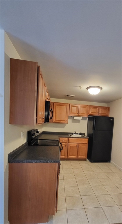 2 beds, 1 bath, 972 sqft, $2,200, Unit 303