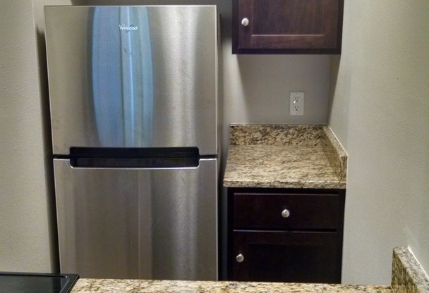 Studio, 1 bath, 300 sqft, $795, Unit 205