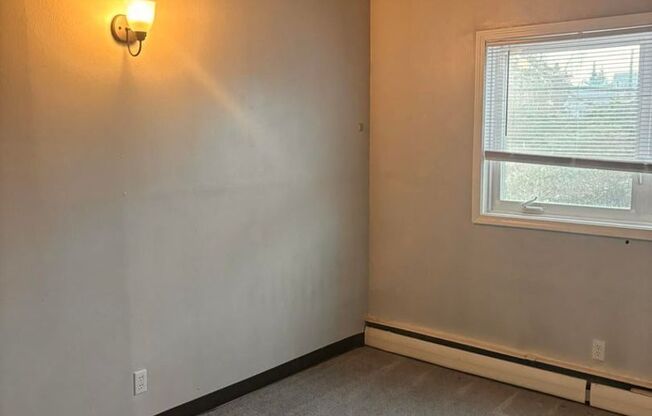 2 beds, 1 bath, 800 sqft, $1,300, Unit 5