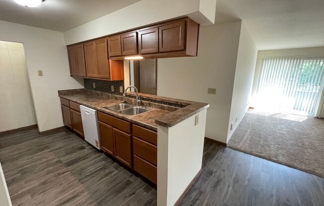 3 beds, 1 bath, 1,040 sqft, $1,695, Unit 3164-306