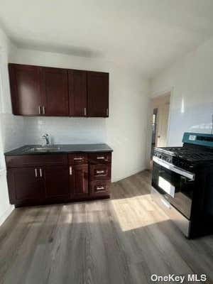 3 beds, 1 bath, $2,600, Unit 2F