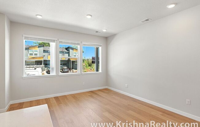 Modern *NEW CONSTRUCTION* 3 BD* 2.5 BA Townhome Located In Hillsboro's *NEW* Gordon Creek Pointe Community! *Minutes From High Tech Corridor & Tanasbourne!*