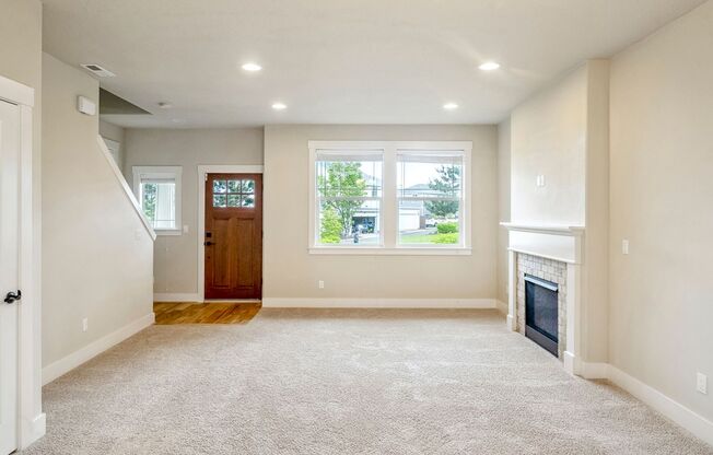 Clean, bright 3-bdrm/2.5-bath home in Bethany—HOA amenities, 2-car garage, fenced yard
