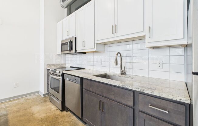 2 beds, 2 baths, 900 sqft, $1,573, Unit 120