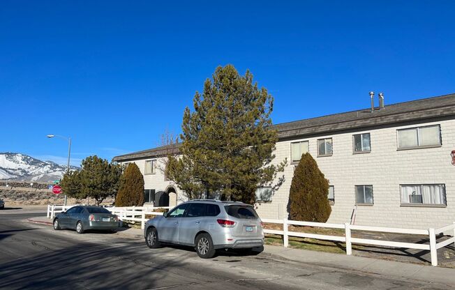 2 beds, 1 bath, $1,550, Unit 10