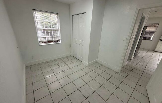 3/2 Tampa Available NOW !!