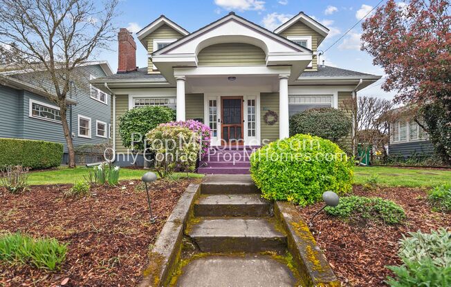 NEW PHOTOS & VIDEO TOURS! Charm in the Heart of Laurelhurst! Live Your Best Life!
