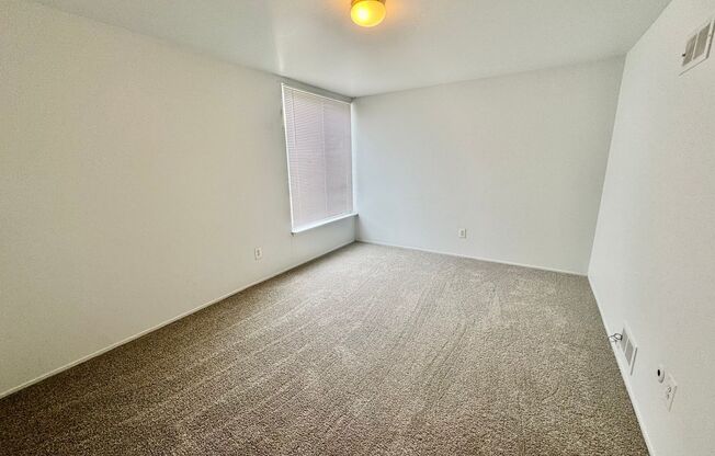 2 beds, 1 bath, 950 sqft, $1,295, Unit #203