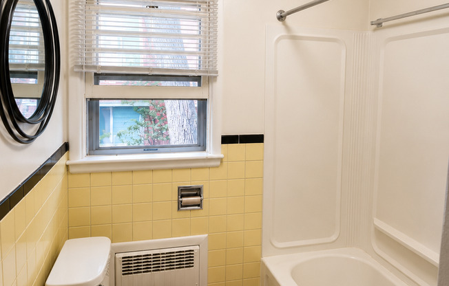 1 bed, 1 bath, $1,100, Unit 19