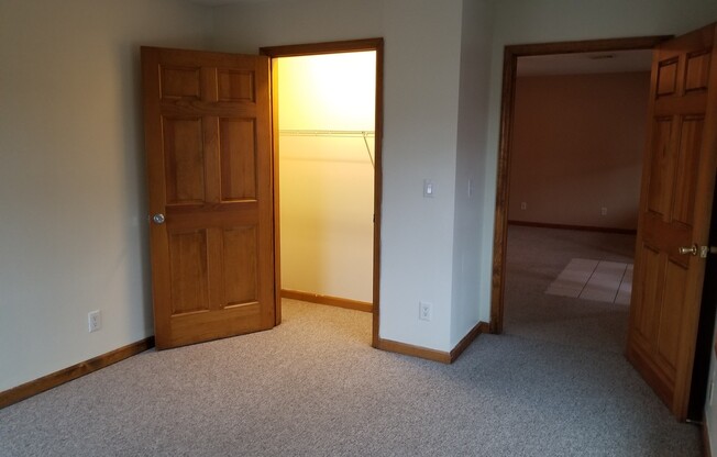 3 beds, 1 bath, 800 sqft, $1,875, Unit 631