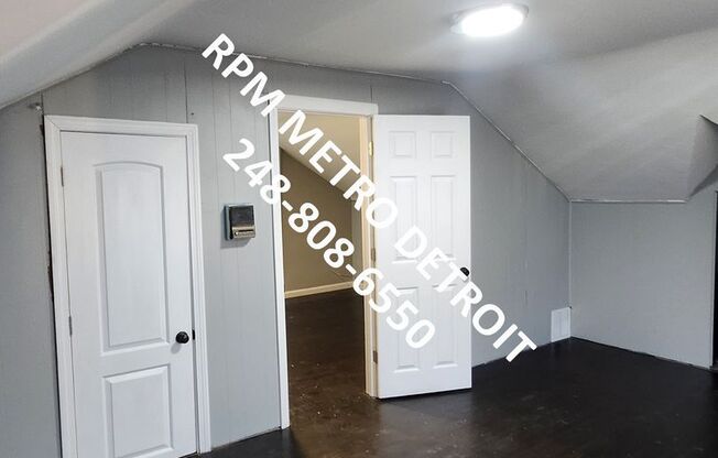 3 beds, 1 bath, $1,350, Unit (OM)