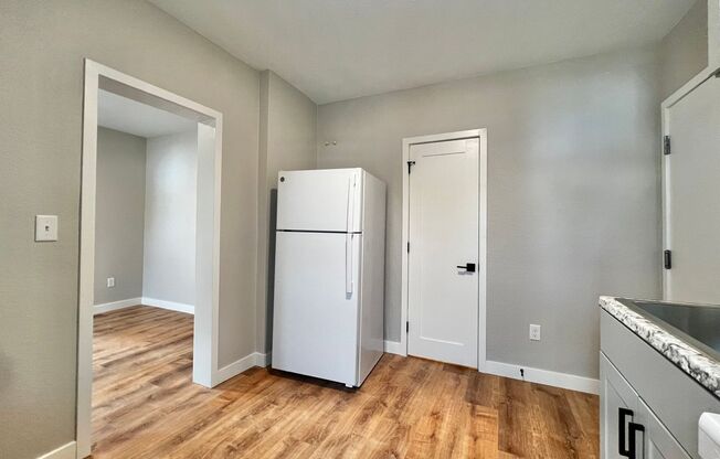 1 bed, 1 bath, 353 sqft, $895, Unit Unit 4