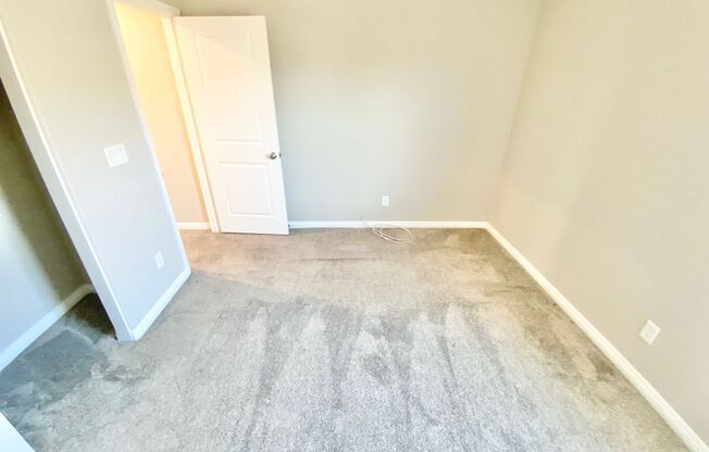 BEAUTIFUL 3 BEDROOM 2.5 BATHROOM TOWNHOUSE WITH A 2 CAR GARAGE LOCATED IN THE INSPIRADA COMMUNITY
