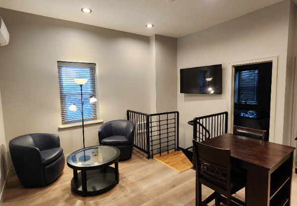 104 W 8 AVE
