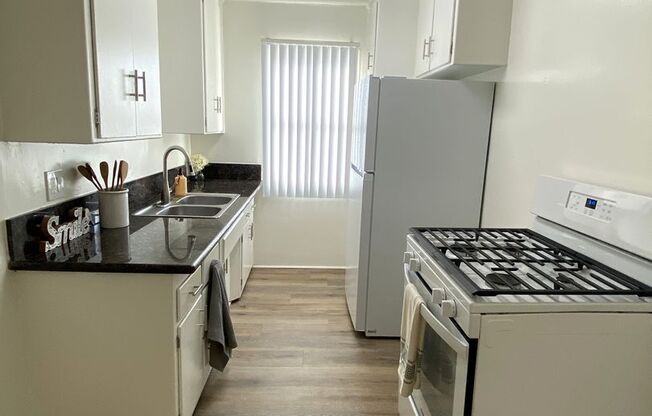 1719 &amp; 1723 Grismer Ave