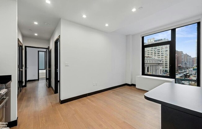 401 W 33 ST