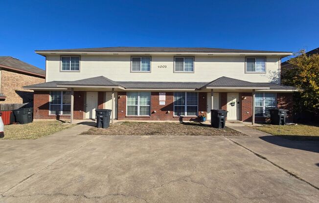 2 beds, 1.5 baths, $895, Unit 4005 Nadine Drive - B