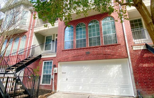 Stunning 4/3/2 Townhome in the Museum District !!!