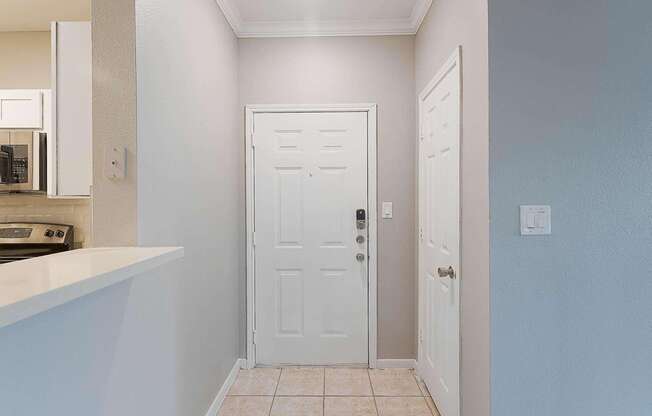 2 beds, 1 bath, 912 sqft, $1,516