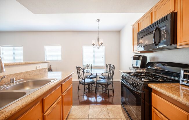 3 beds, 2 baths, $1,600, Unit # 274