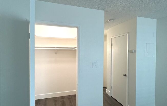 Capitol Lanai Apartments