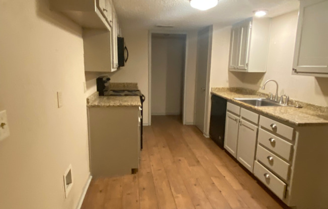 Move in Ready Duplex in Frisco!