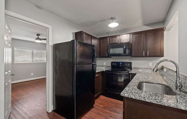 2 beds, 1 bath, 680 sqft, $999, Unit 4719-117