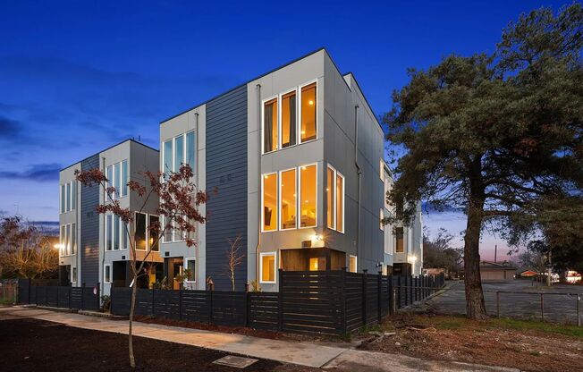 3 Bed 2 Bathroom White Center Townhouse