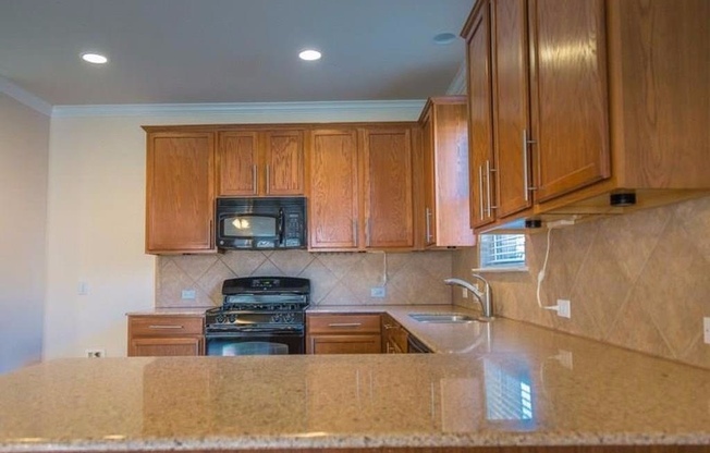 4 bed 2.5 bath in Brookstone Community!!