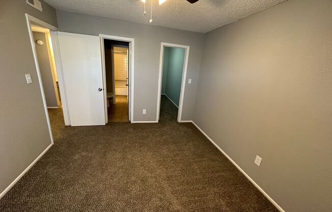 2 beds, 1.5 baths, 900 sqft, $920, Unit 605-202