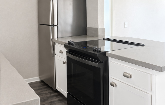 2 beds, 2 baths, $2,100, Unit 31