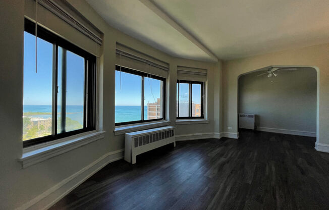 Plenty of Natural Light at 1033 W Loyola, Chicago