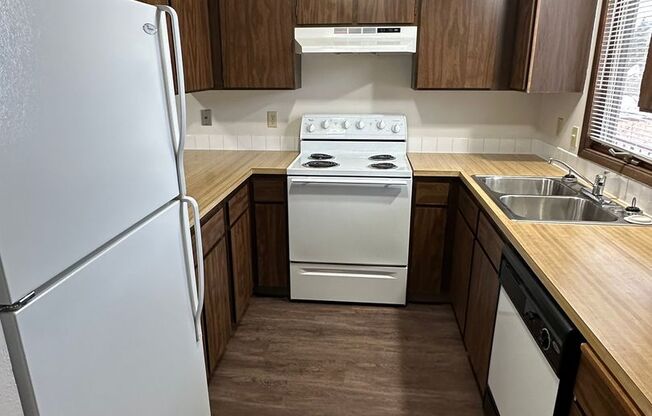 1 bed, 1 bath, 600 sqft, $995, Unit 14