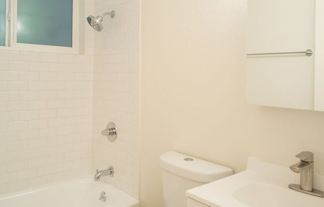 2 beds, 1 bath, 840 sqft, $1,750, Unit 58-8